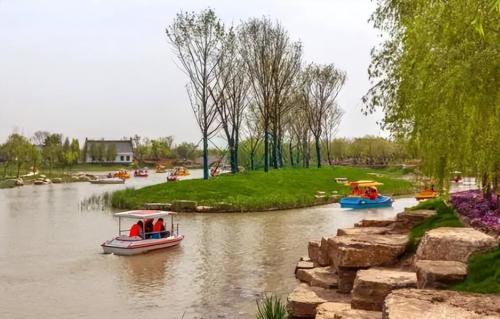 China's only city named after salt can't see mountain, tourists say, 'too weird'
