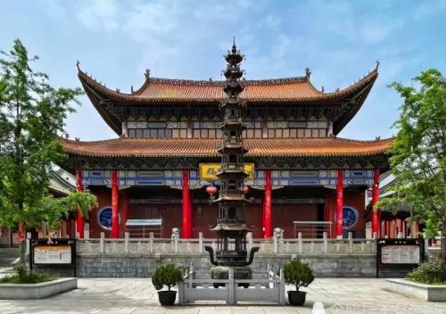 Temple of Conscience in Hubei Province, you can also eat vegetarian food here without entrance fees, but tourists often misunderstand name.