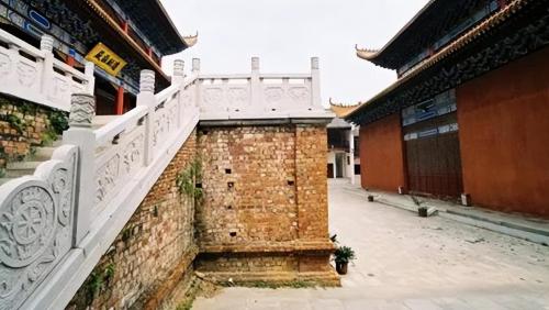 Temple of Conscience in Hubei Province, you can also eat vegetarian food here without entrance fees, but tourists often misunderstand name.
