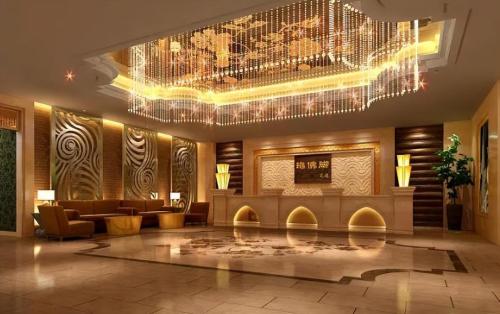 Leaving station in early morning, why do many people go to bathhouse, but do not want to stay in hotel? The reason is very real