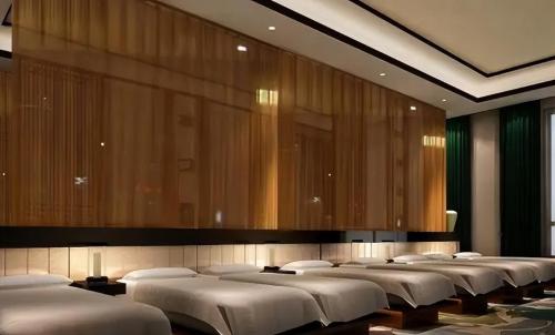 Leaving station in early morning, why do many people go to bathhouse, but do not want to stay in hotel? The reason is very real