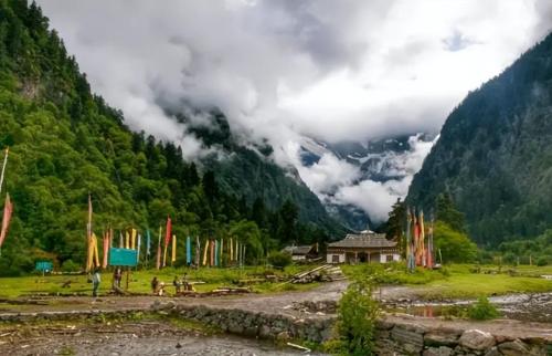 The only "multi-male" village in China, local scenery is picturesque, but there are only 22 families here.