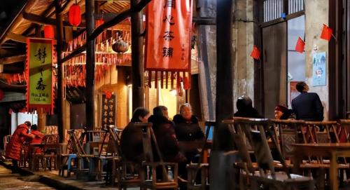 The cleanest city in China, with beautiful nature, warm in winter and cool in summer, many people choose to retire here.