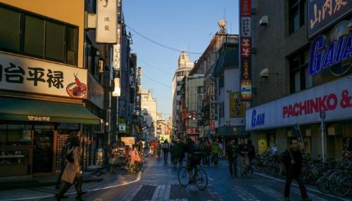 Dalian's creation of a Japanese-style street sparked a boycott, and there was much criticism on Internet, but it was crowded on opening day.
