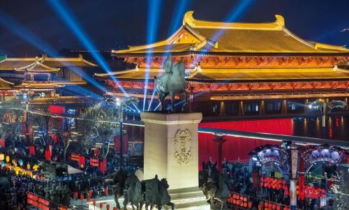 Dalian's creation of a Japanese-style street sparked a boycott, and there was much criticism on Internet, but it was crowded on opening day.
