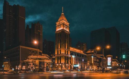 Dalian's creation of a Japanese-style street sparked a boycott, and there was much criticism on Internet, but it was crowded on opening day.
