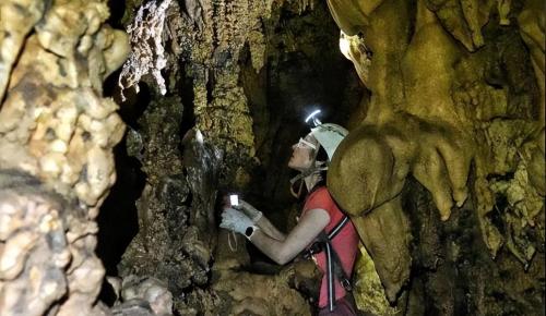 In face of American tiankeng, the 666-meter Xiaozhai tiankeng in Chongqing takes first place Tourists: it's like an alien world