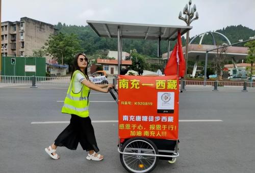 On Sichuan-Tibet line, what does it mean for a poor traveler to hold a sign "Looking for RB"? Veteran Driver: Don't Ask If You Don't Understand