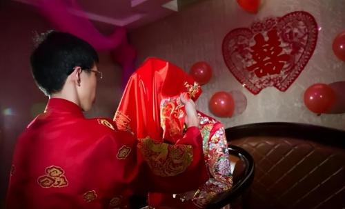 The 57-year-old aunt became popular thanks to her auto tour, and current situation was revealed a year later. How many people were slapped because of recent situation?