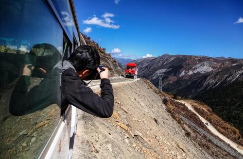 The 57-year-old aunt became popular thanks to her auto tour, and current situation was revealed a year later. How many people were slapped because of recent situation?