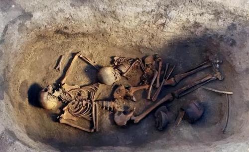 Giant sarcophagus discovered in Guangxi that is still immortal! The owner of tomb "became a mystery" and left a thousand-year legacy