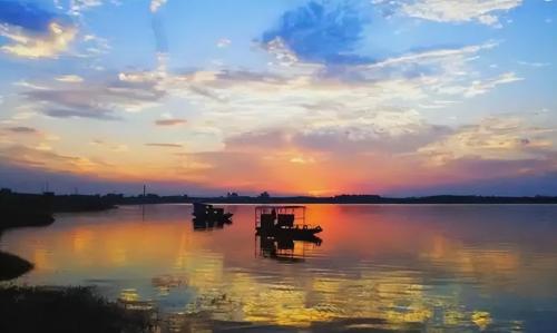 There is a "lake that fell from sky" in Yunnan. The beautiful scenery of lake in city is shaped by flooding of a factory.