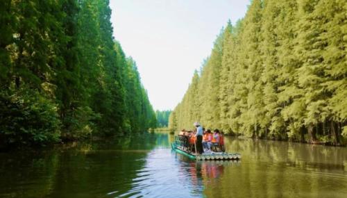 There is a "lake that fell from sky" in Yunnan. The beautiful scenery of lake in city is shaped by flooding of a factory.