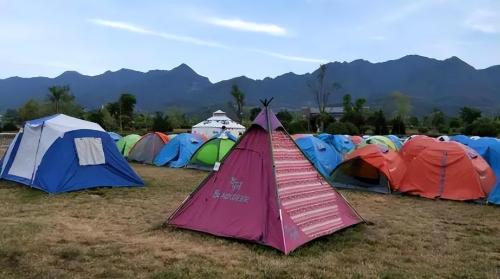 There is no difference between men and women on Mount Taibai, and they become “bastards” by their own will. Three people who have been there share their feelings