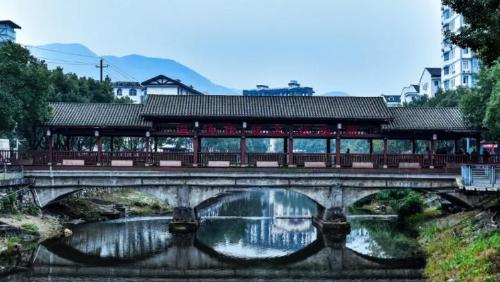 Happy ancient city: every family has hot springs, average life expectancy is 91 years, and slow pace of life is suitable for elderly.