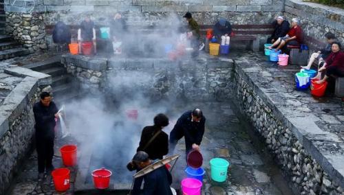 Happy ancient city: every family has hot springs, average life expectancy is 91 years, and slow pace of life is suitable for elderly.