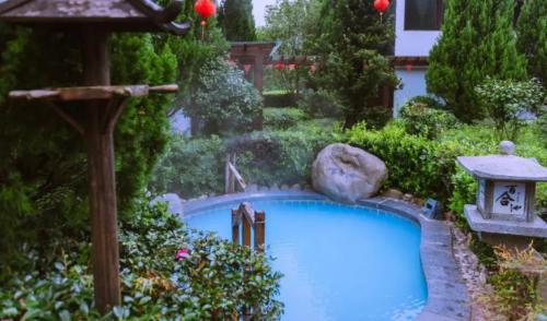 Happy ancient city: every family has hot springs, average life expectancy is 91 years, and slow pace of life is suitable for elderly.