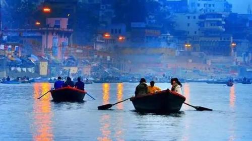 Indian businessmen wondered why Chinese, who "eat everything," do not drink water from Ganges River?
