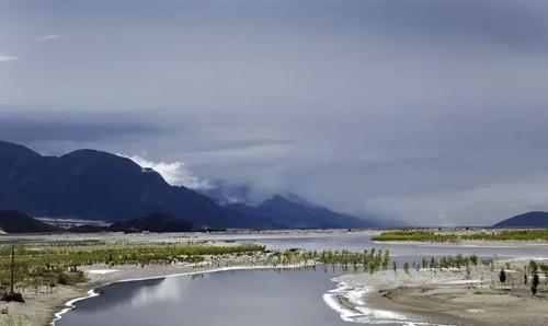 India is categorically against! My country already has Three Gorges reservoir, why develop Brahmaputra?
